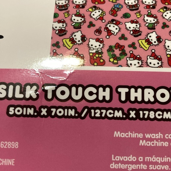 Hello Kitty Silk Touch Plush Throw - Picture 8 of 8